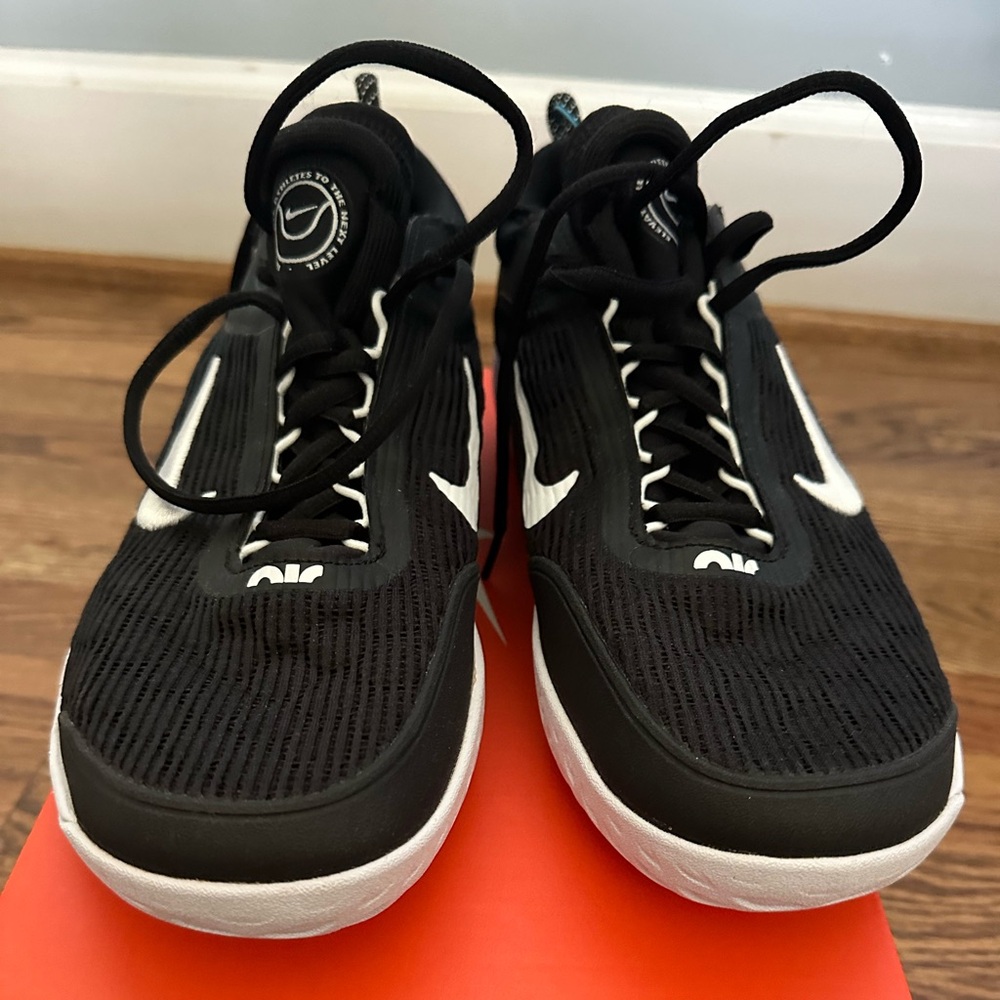 Nike men’s size 9.5 tennis shoes